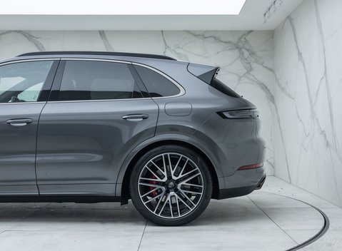Porsche Cayenne TURBO E-HYBRID 37