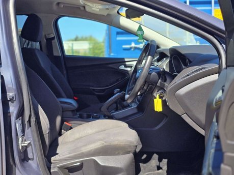 Ford Focus 1.6 Zetec Hatchback 5dr Petrol Manual Euro 5 (125 ps) 18