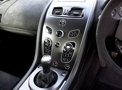 Aston Martin Vantage GT8 10