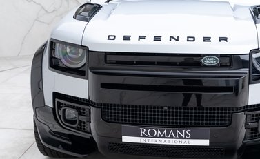 Land Rover Defender 110 D300 HSE Hard Top URBAN 21