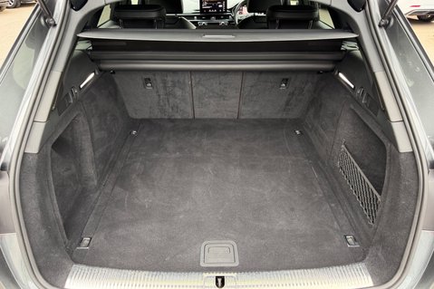 Audi A4 AVANT TDI S LINE BLACK EDITION -B&O - VIRTUAL COCKPIT -REVERSE CAMERA  49