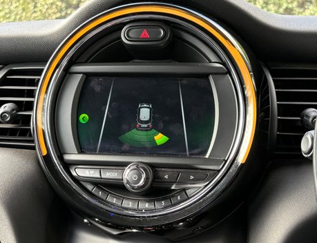 Mini Hatch Cooper 1,5 Petrol Manual Pepper Nav 5 door - APPLE CARPLAY - REAR PARK 15