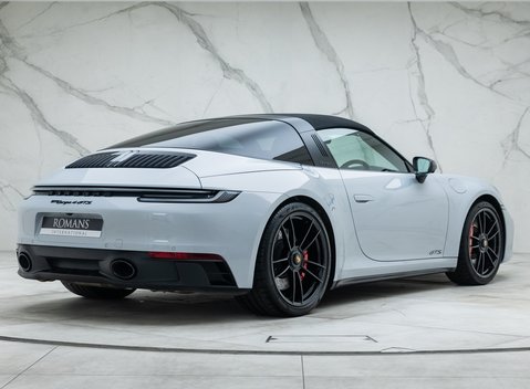 Porsche 911 Targa 4 GTS (992) 8
