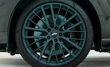 Aston Martin DBX 707 8