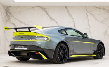 Aston Martin Vantage GT8 5
