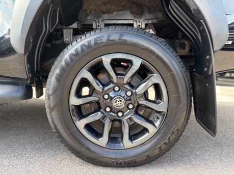Toyota Hilux 2.8 D-4D Invincible X Pickup Double Cab 4dr Diesel Auto 4WD Euro 6 (204 ps) 13