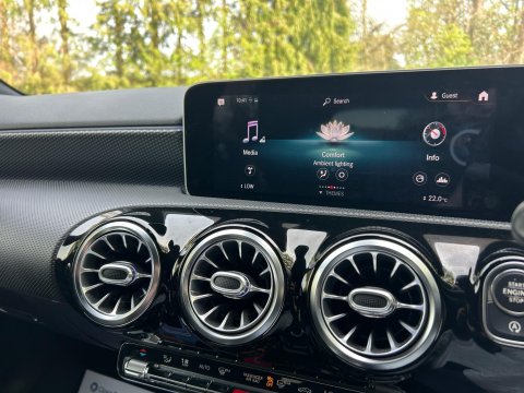 Mercedes-Benz A Class 1.5 A180d Sport (Premium) 7G-DCT Euro 6 (s/s) 5dr 31