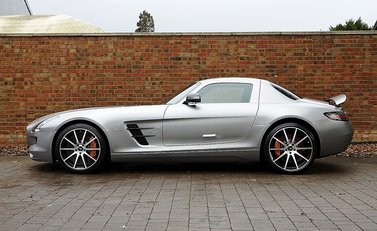 Mercedes-Benz SLS AMG GT 6