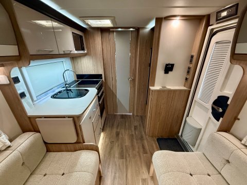 Coachman Laser 650 28
