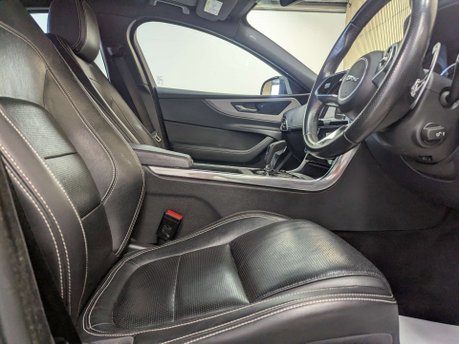 Jaguar XE 2.0 XE R-Dynamic S D Auto 4dr 28