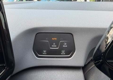 Volkswagen ID.3 Pro Performance 58kWh Life Hatchback 5dr Electric Auto (204 ps) 17