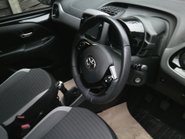 Toyota Aygo VVT-I X-PLAY ONLY 32,000 MILES FROM NEW 9