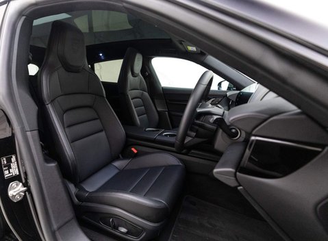 Porsche Taycan 4 CROSS TURISMO 6