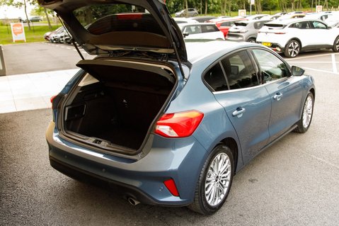Ford Focus TITANIUM X 36