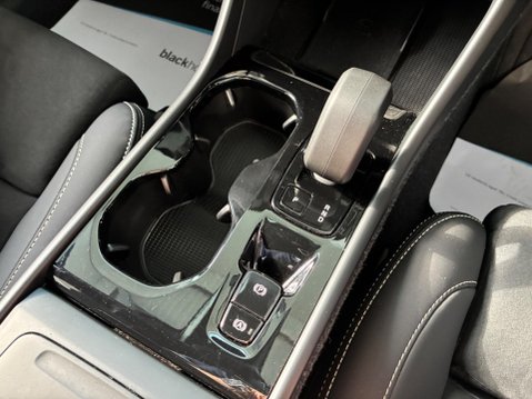 Volvo XC40 2.0 B4 MHEV Plus Dark DCT Auto Euro 6 (s/s) 5dr 24