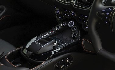 Aston Martin V8 Vantage 17