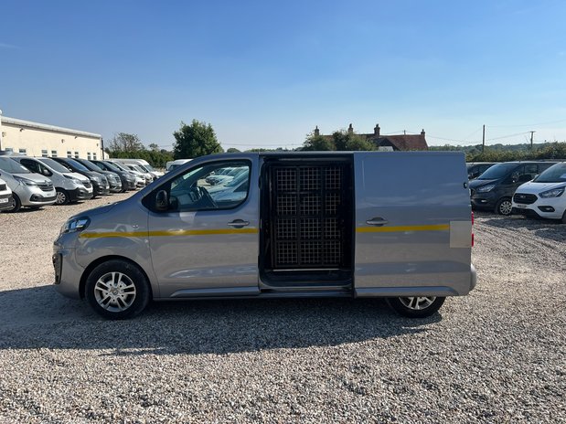 Vauxhall Vivaro SWB L1H1 2700 Sportive Air Con Sensors Cruise EURO 6 13