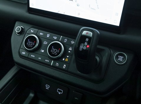 Land Rover Defender 90 X D300 17
