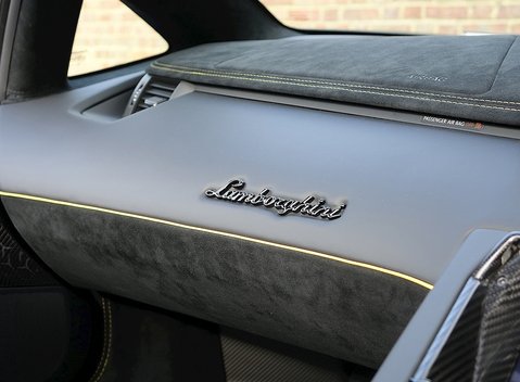 Lamborghini Aventador SV Roadster 7