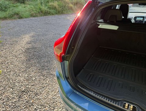 Volvo XC60 2.4 XC60 R-Design Luxury Nav D4 AWD Auto 4WD 5dr 44