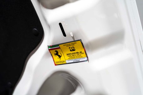 Ferrari California T. MAGNERIDE SUSPENSION. BESPOKE INTERIOR. TWO-TONE BODYWORK. CARPLAY. 60