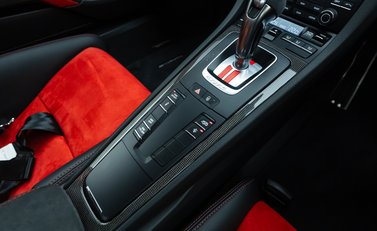 Porsche 911 GT2 RS Weissach (991) 23