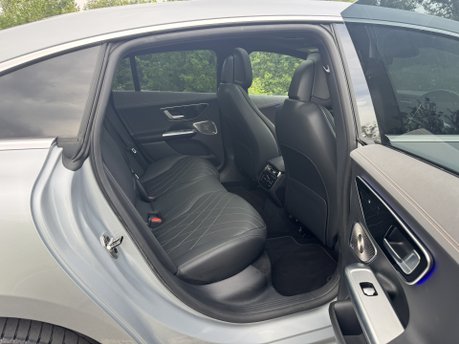 Mercedes-Benz EQE EQE 300 Exclusive Luxury Auto Electric 89 KWH PAN ROOF/HEADS-UP/VAT Q 31