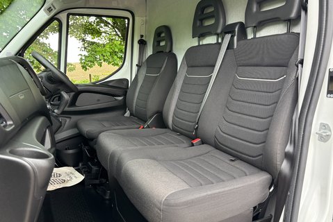 Iveco Daily 35S14V Hi-Matic Panel Van - Air Con / Auto / Car Play 3