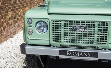 Land Rover Defender 110 Heritage Station Wagon 25