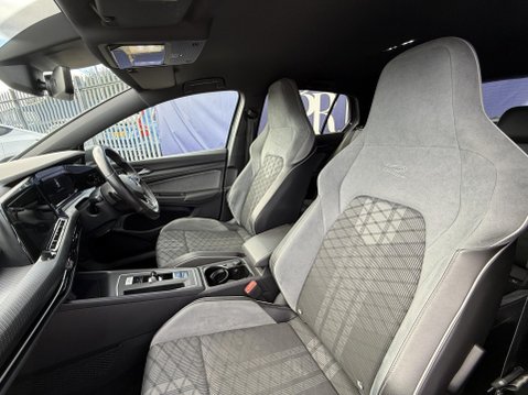 Volkswagen Golf 1.5 eTSI MHEV R-Line Hatchback 5dr Petrol Hybrid DSG Euro 6 (s/s) (150 ps) 25