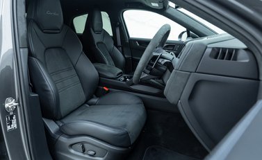 Porsche Cayenne TURBO E-HYBRID GT 14