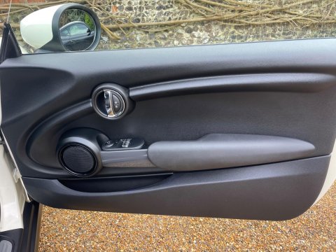 Mini Hatch 1.5 Cooper Hatchback 3dr Petrol Auto Euro 6 (s/s) (136 ps) 36