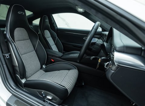 Porsche 911 GT3 Touring (991.2) 14