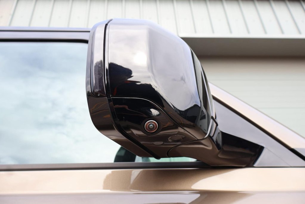 Land Rover Defender 110 D300 X-DYNAMIC HSE 7 SEATER  PRICE MATCH OFFER PREMIUM COLOUR  28