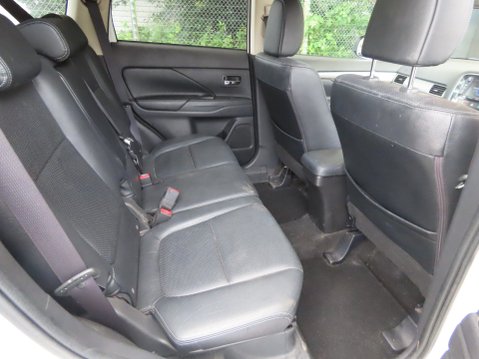 Mitsubishi Outlander DI-D GX 4 8
