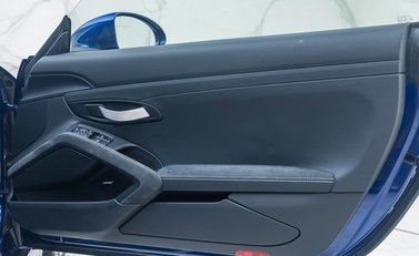 Porsche Cayman GT4 (718) 27