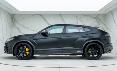 Lamborghini Urus Performante 2