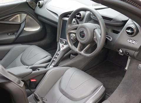 McLaren 720S Luxury 25