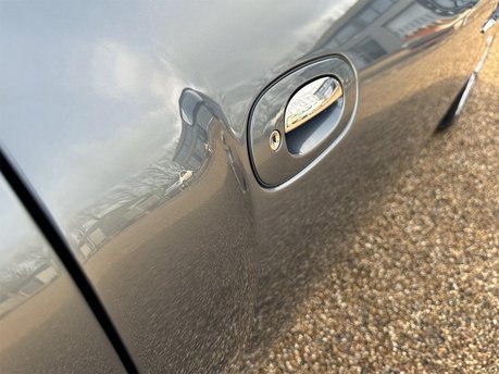 Aston Martin Vanquish V12 S 37