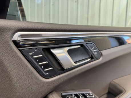 Porsche Macan 3.0 Macan S Semi-Auto 4WD 5dr 82