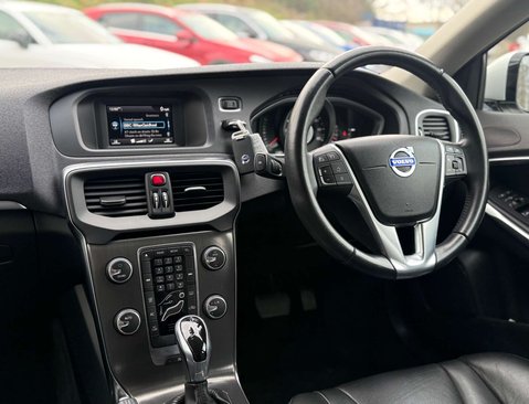 Volvo V40 1.6 V40 SE Luxury D2 Auto 5dr 19