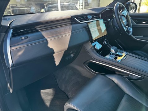 Jaguar F-Pace R-DYNAMIC HSE BLACK 53