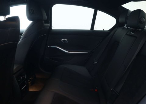 BMW 3 Series 2.0 320i M Sport Saloon 4dr Petrol Auto Euro 6 (s/s) (184 ps) 52