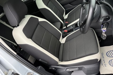 Volkswagen T-Roc SEL TSI EVO DSG -WHITE SILVER -PAN ROOF -CAMERA -WINTER PACK  36