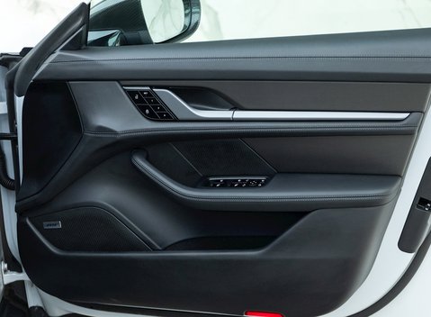 Porsche Taycan Turbo S 23