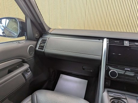 Land Rover Discovery 3.0 Discovery R-Dynamic SE D MHEV Auto 4WD 5dr 56