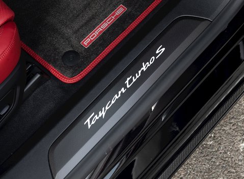 Porsche Taycan Turbo S 26