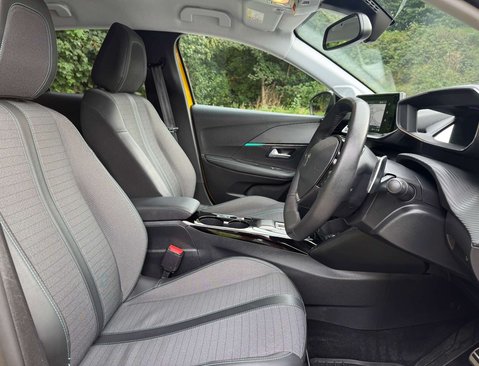 Peugeot 208 1.2 208 Allure Premium + PureTech S/S Auto 5dr 19