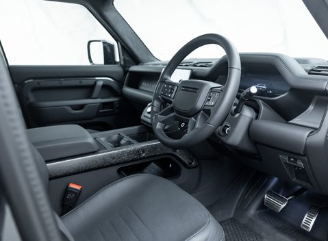 Land Rover Defender OCTA EDITION ONE 17