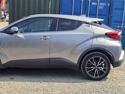 2017 Toyota C-HR thumbnail 6